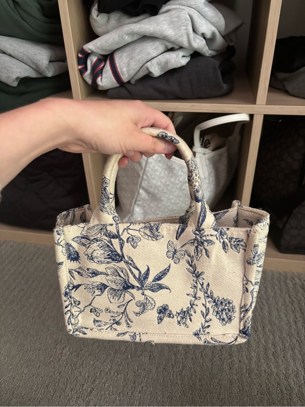 Mini Canvas Floral Tote with adjustable strap - Picture 4 of 5